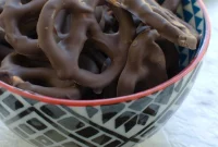 Chocolate Covered Pretzels in 10 Minutes