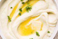 Creamy Mashed Cauliflower with Garlic and Parmesan