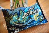 Hershey’s Kisses with Macadamia Nuts Review