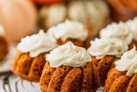 Pumpkin Spice Mini Bundt Cakes