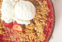 Fresh Strawberry Crisp with Buttery Oat Crumble