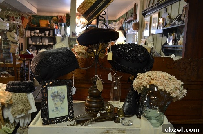 vintage hats at Carriage House Antiques