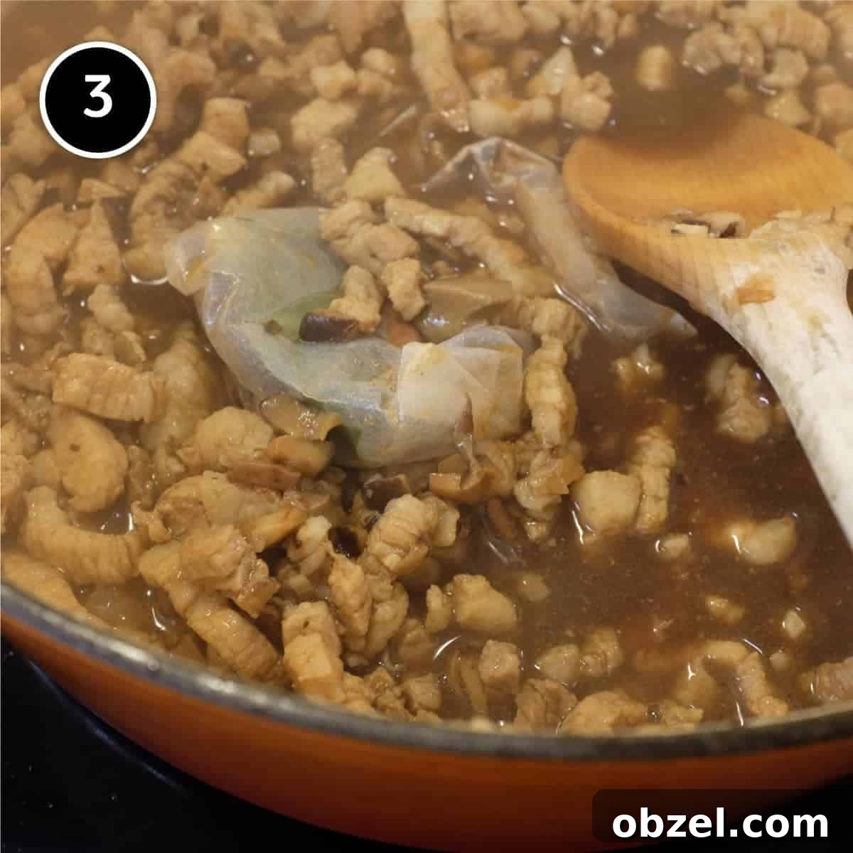 Stewing pork belly with a spice bag