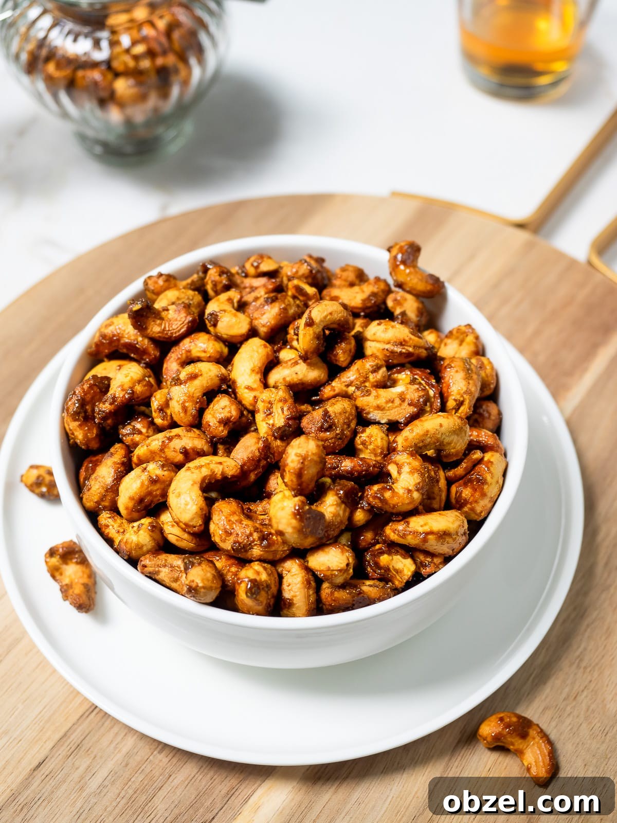 Bowl of curried cashews.