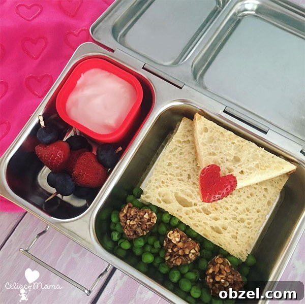 Valentines Day Lunch Ideas for a Romantic Midday Meal 3 love note themed lunch box with heart shaped food