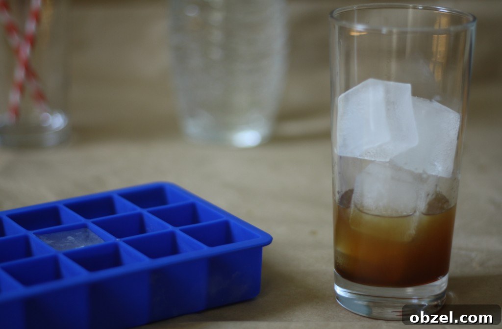 ice/soda Ice and soda water for black tea lemonade cocktail