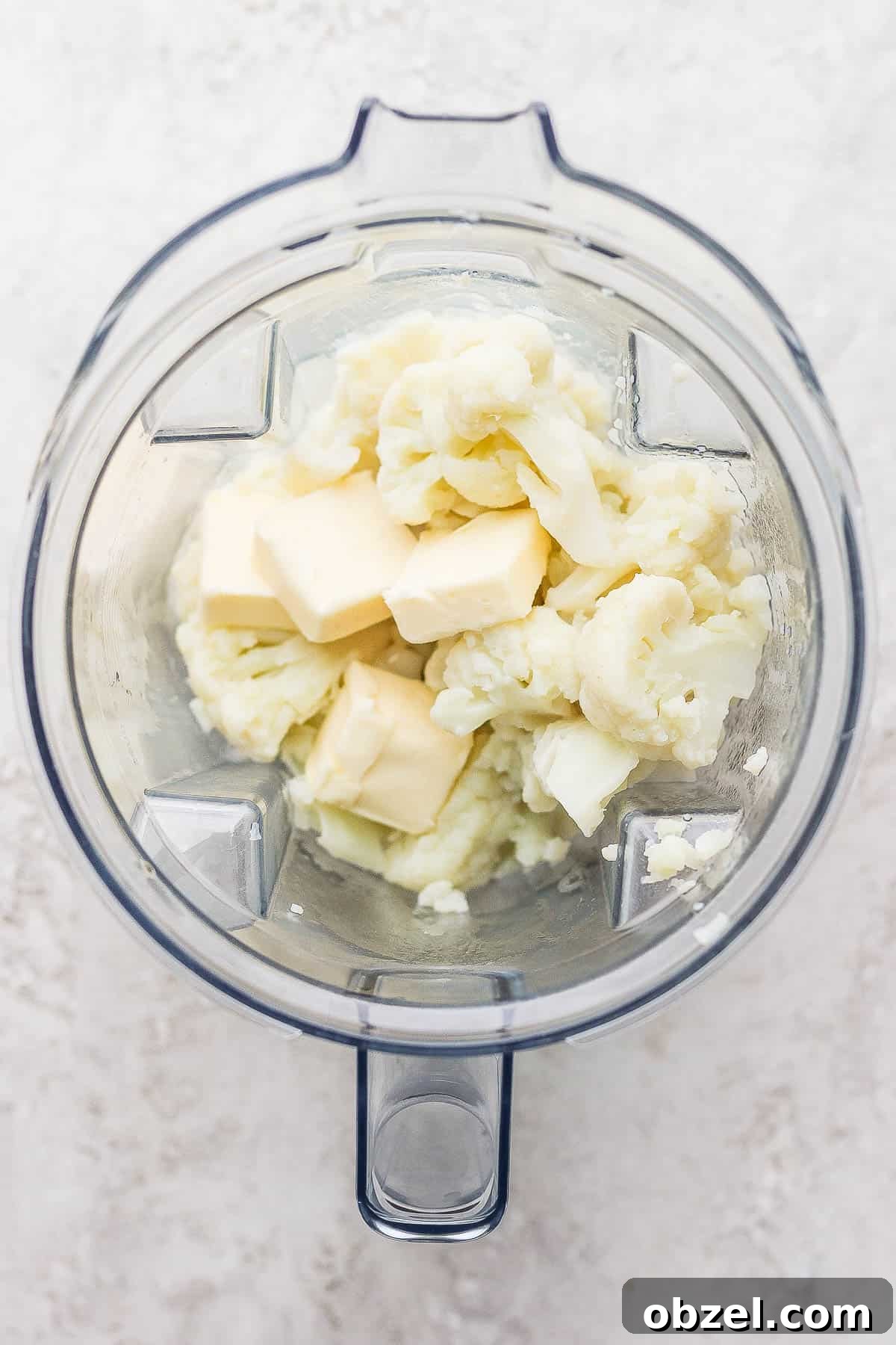 Cooked cauliflower and the rest of the ingredients in a blender.