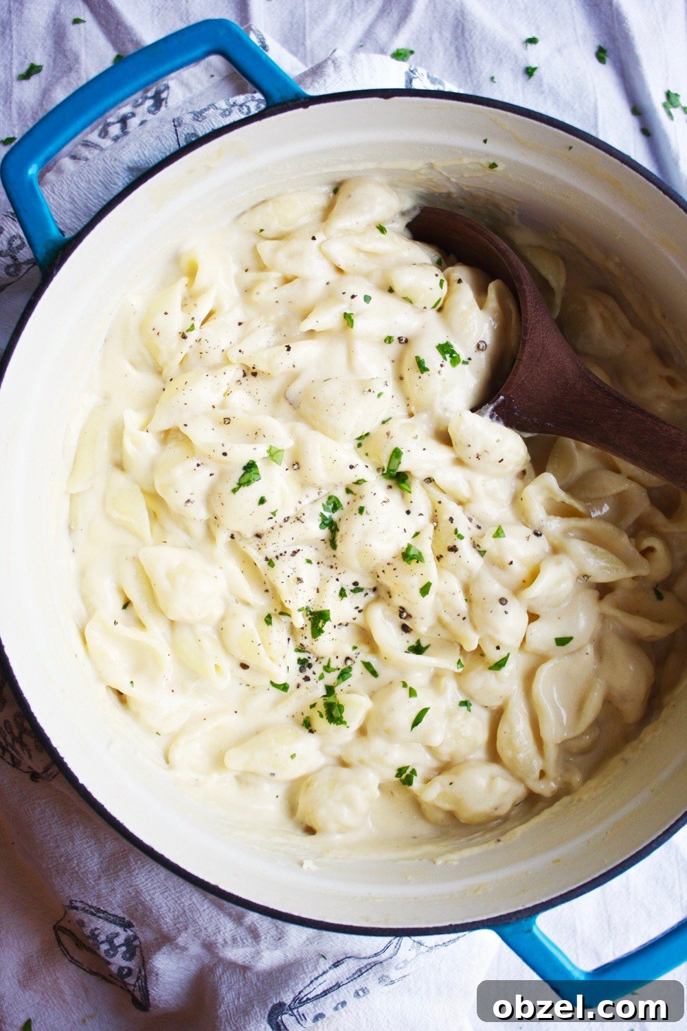 Creamy macaroni and cheese with three cheeses