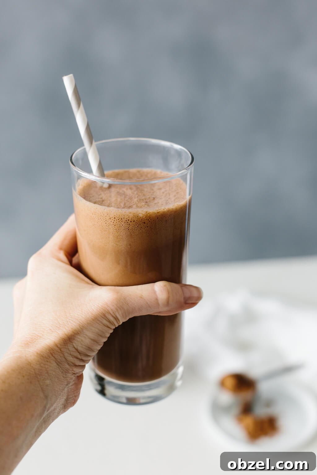 This chocolate collagen smoothie satisfies all your chocolate cravings and gives you a health boost with collagen peptides. With just 5 simple ingredients you’re sure to make this healthy smoothie again and again.
