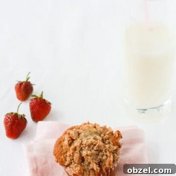 Strawberry rhubarb muffins with crumb topping