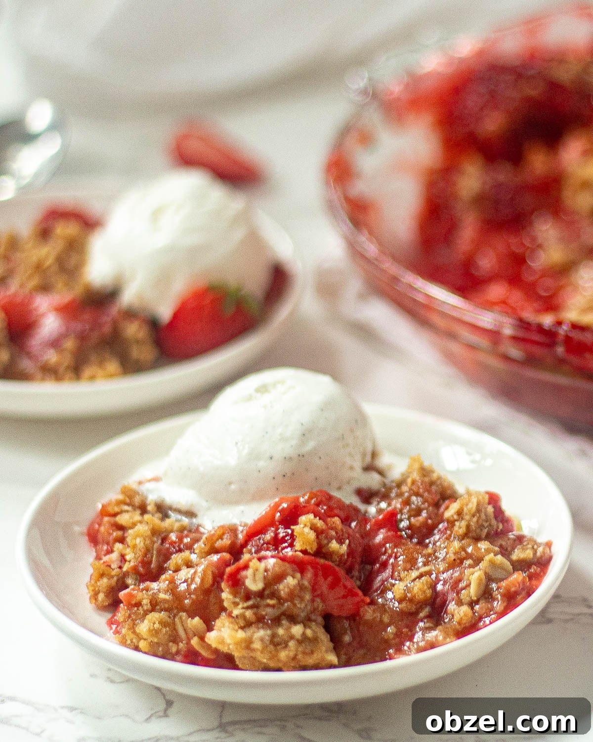 Fresh Strawberry Crisp with Buttery Oat Crumble 3 strawberry blueberry crisp on a plate